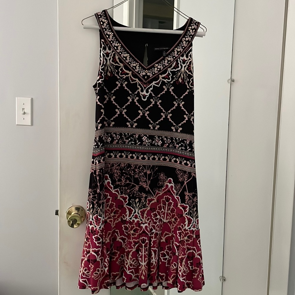 White House Black market Absolutely beautiful embroidered collar black and pink